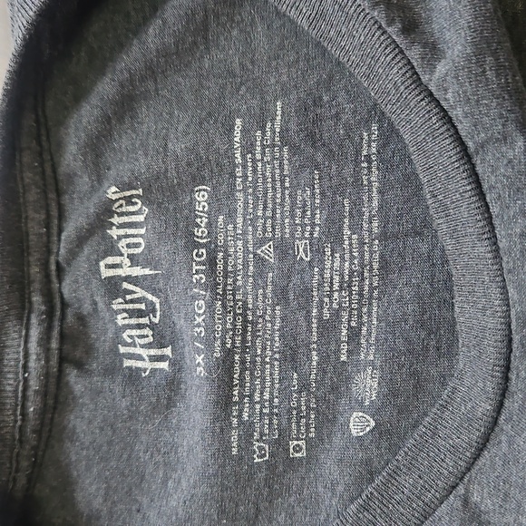 Hogwarts Crest T-Shirt - Picture 5 of 7